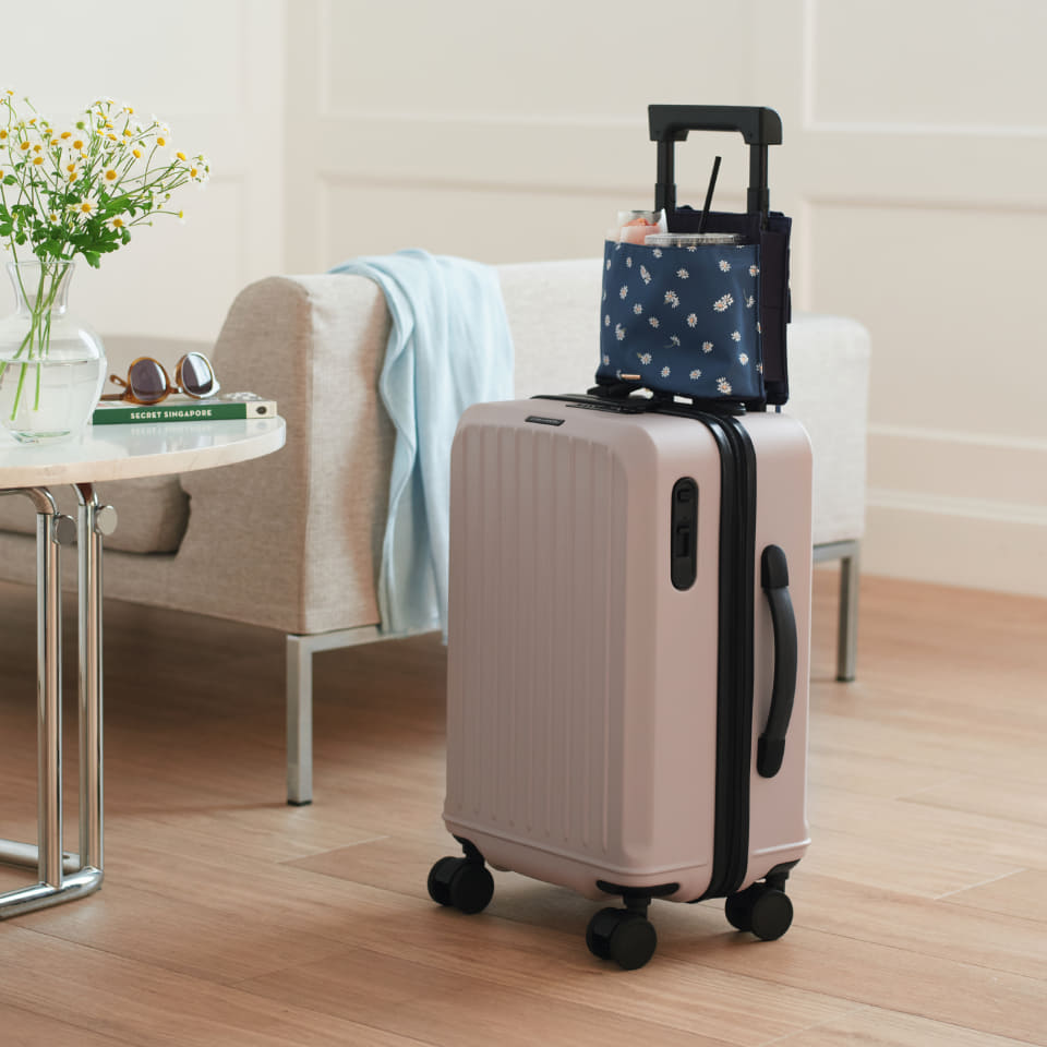 Afternoon Tea LIVING、エース共同開発の「多機能スーツケース