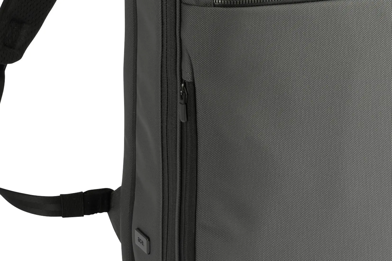 ファスナーの引手は揺れても音が鳴らないものに