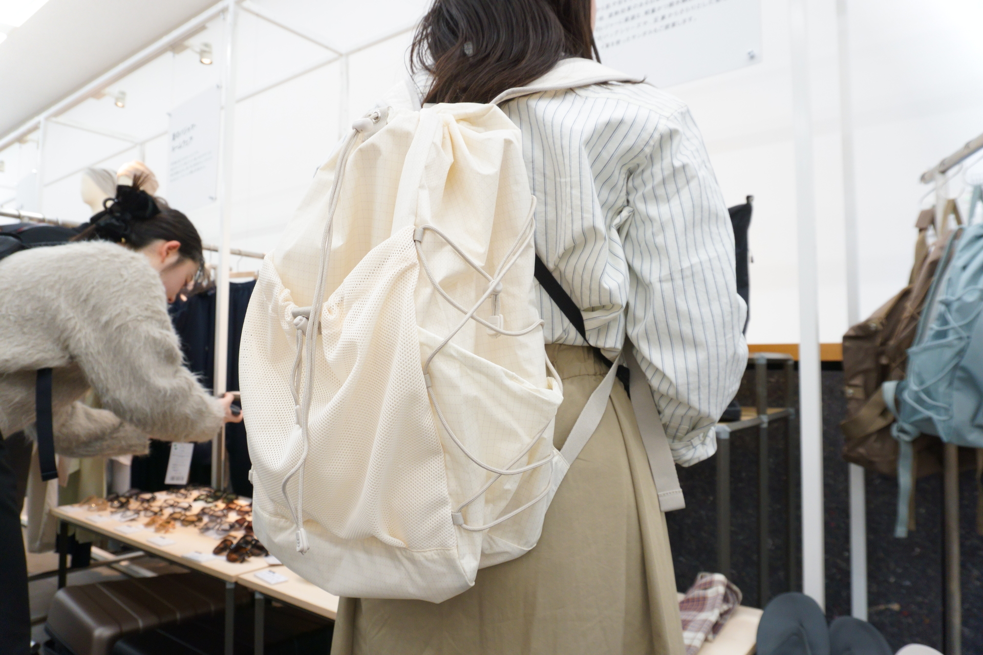 グリーン・ブルー・グレーなど明るめのくすみ系カラーを多数ラインアップ