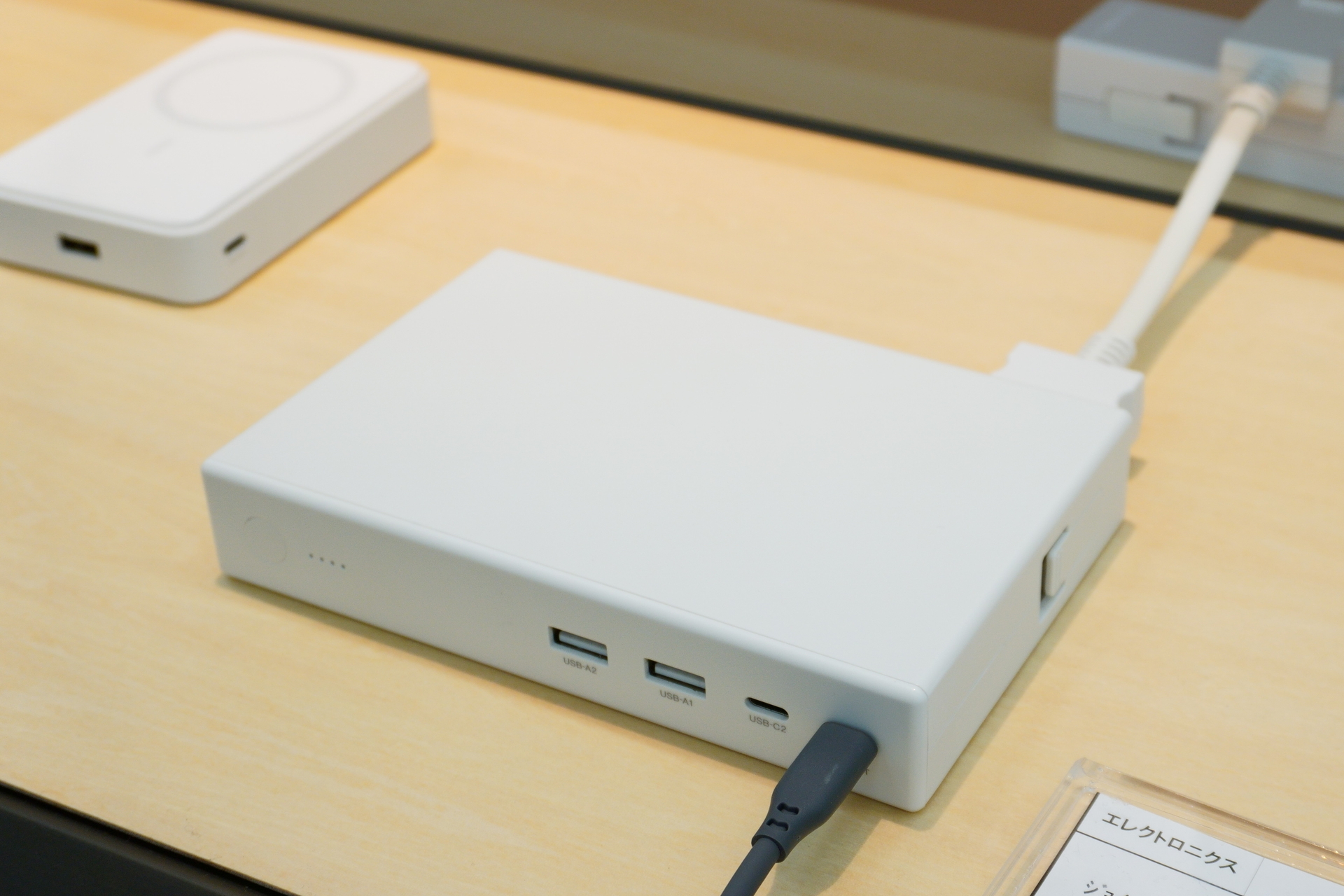 容量20000mAhの「ジョイントタップ・ロック付 ポータブルバッテリー」も6月下旬に発売予定。価格は8990円