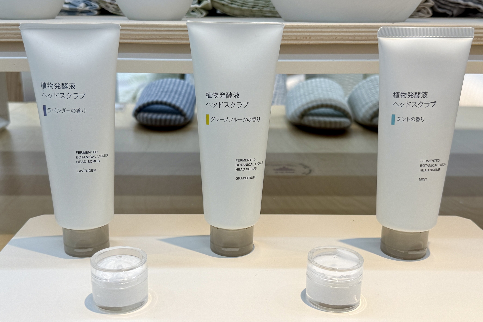 ヘッドスクラブは3種類の香り（ミント/グレープフルーツ/ラベンダー）から選べる
