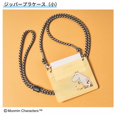 ジッパープラケース（小・中・大・縦長の4枚入り）。チケット入れやレシート保管など、マルチに使え、ショルダーストラップを取り付けることも可能