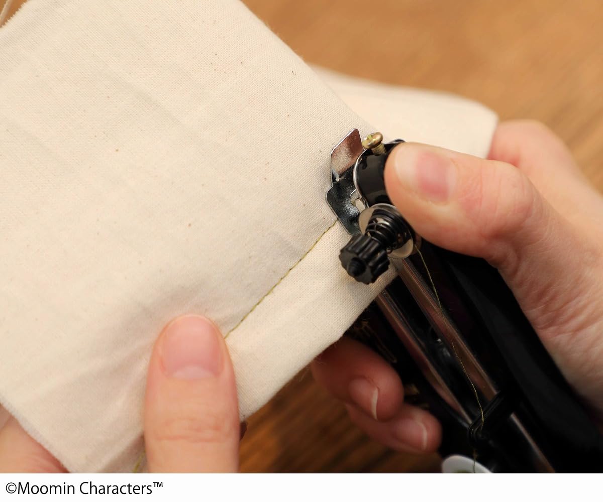 ホッチキスのように、手元でガチャガチャ押していくことで縫える