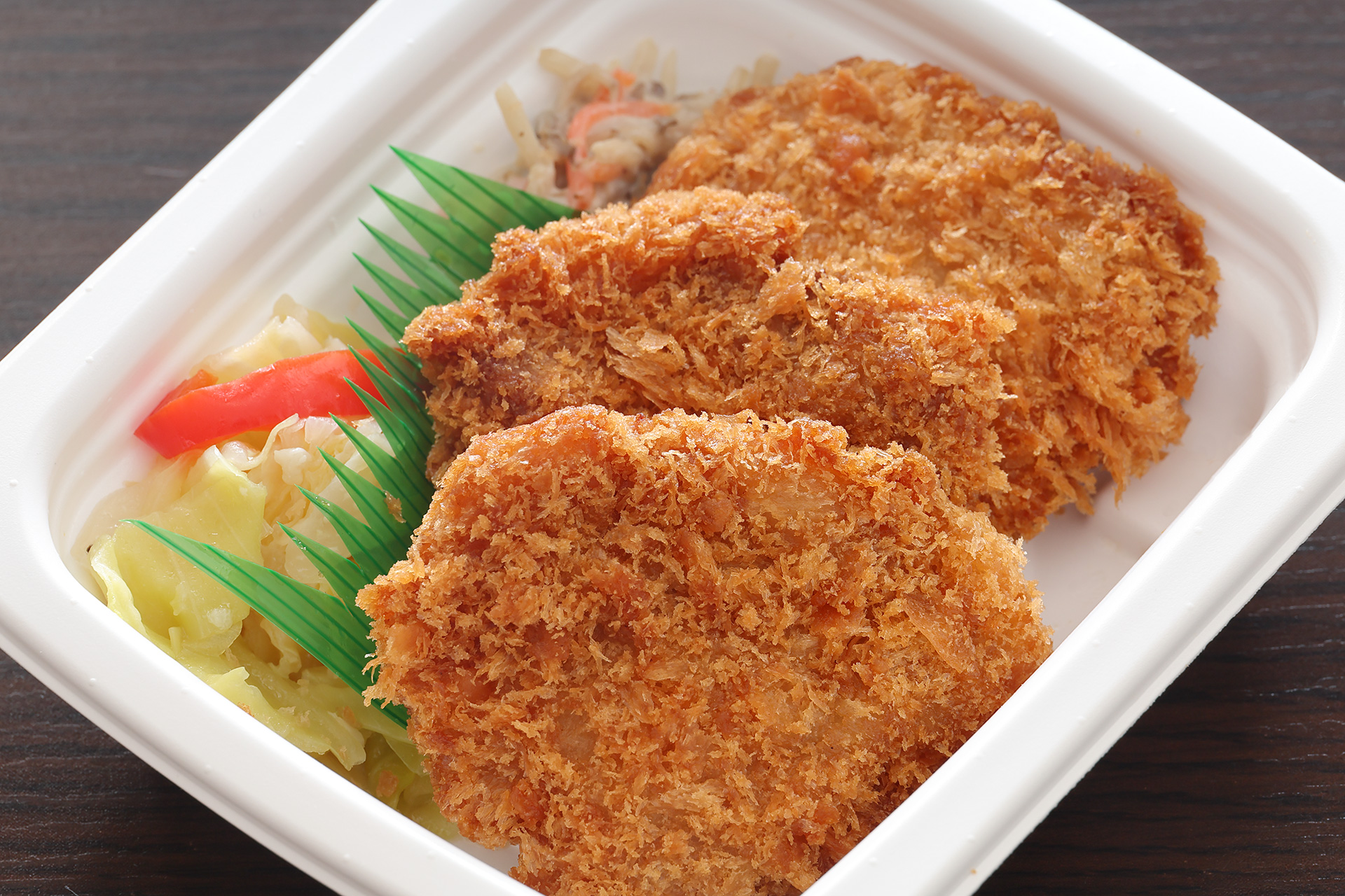 3枚のヒレカツはボリュームも十分