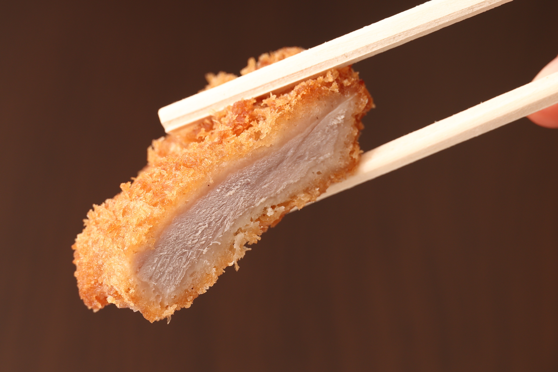 衣は軽い感じで、味も肉料理としてはあっさりしています