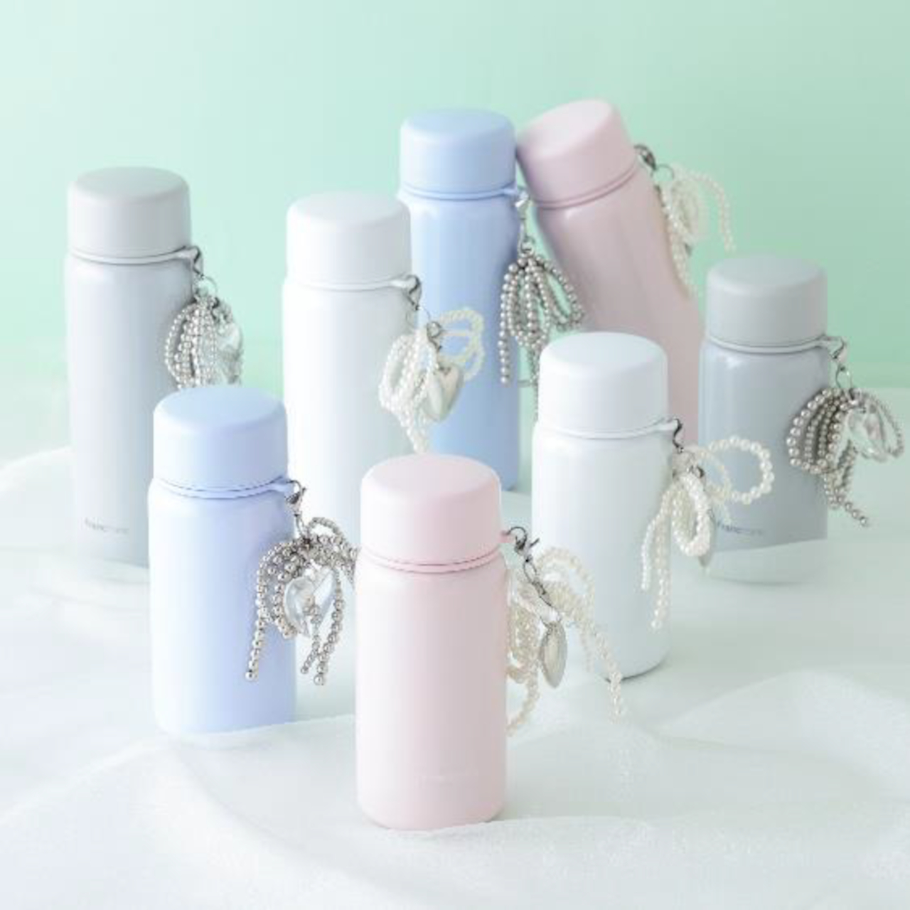 チャーム ステンレスボトルは容量350mL（各2500円）と500mL（各3000円）、4色展開