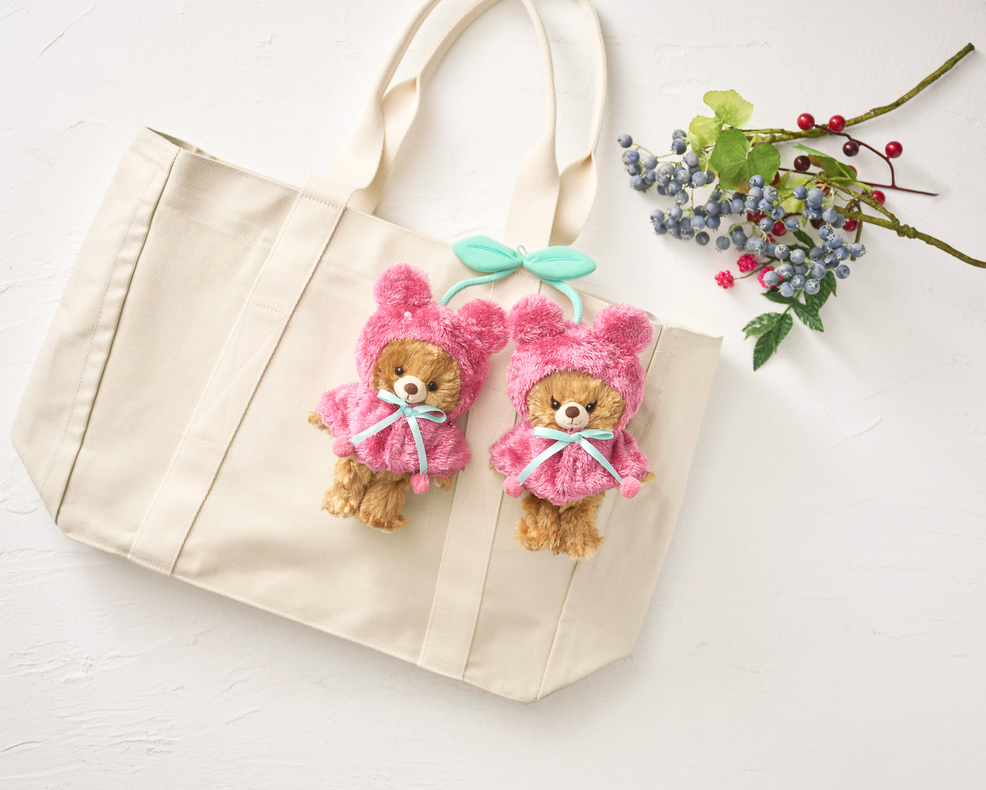 「ユニベアシティ ぬいぐるみキーチェーン専用 ポンチョ（さくらんぼ）」（3300円）