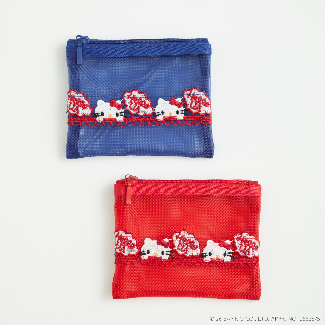 メッシュ生地にレースをあしらったミニポーチ（各2750円）。ダブルファスナーの仕様で、2か所に分けて小物を収納可能。ビビッドな赤と青の2色展開