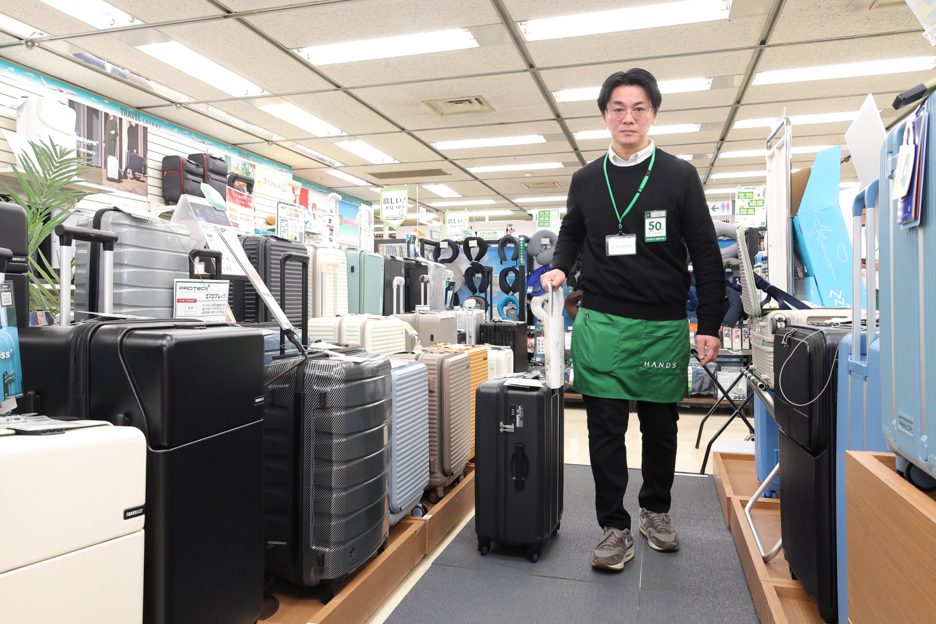 ゴロゴロとスーツケースを転がしてみるスペース