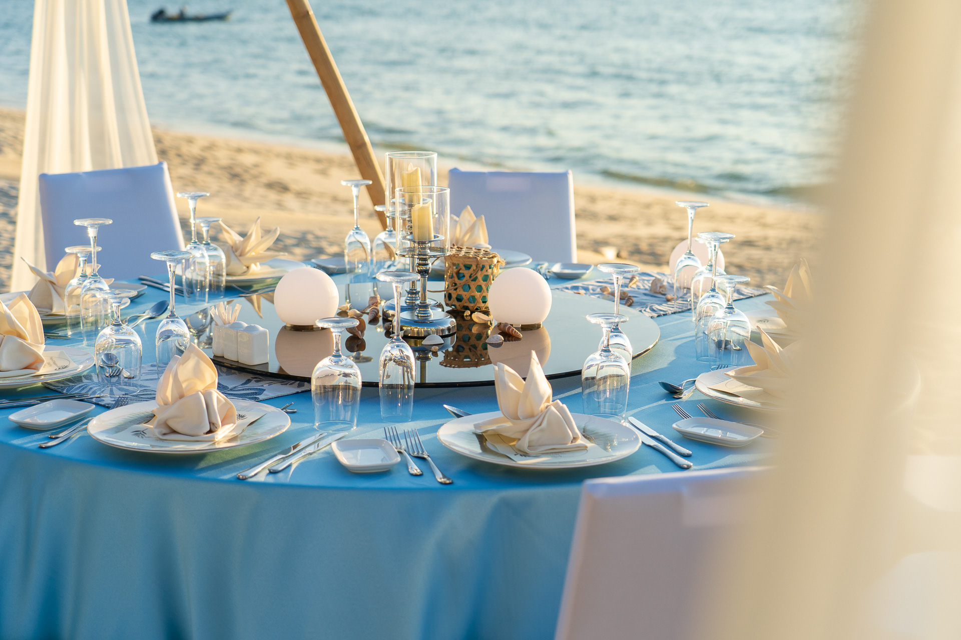 ロマンティックな演出にうっとり！　このようなアレンジは応相談とのこと。ハネムーンや記念日にリクエストしてみては？