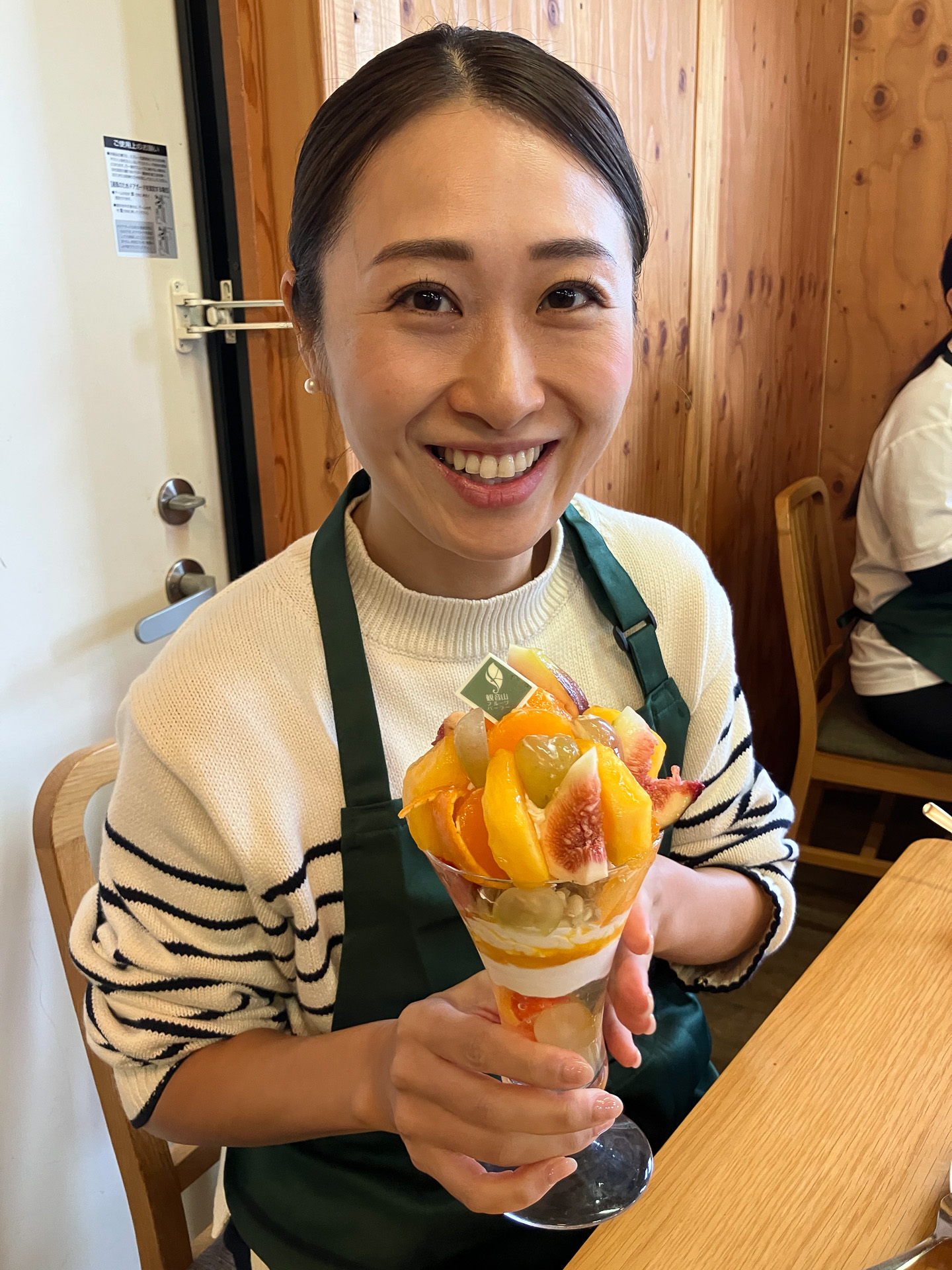 飾り切りフルーツを使用したパフェ作り体験