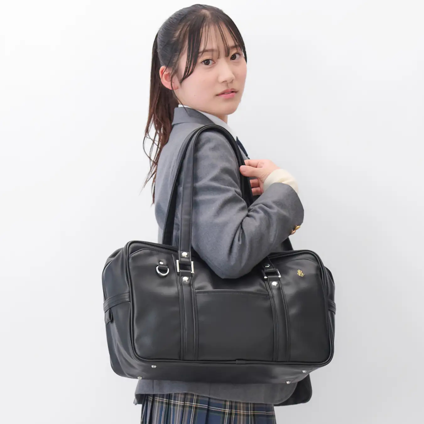 アウターを着ても肩掛けできる長めのハンドル