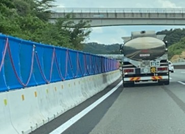 工事により路肩が狭くなった状態のイメージ