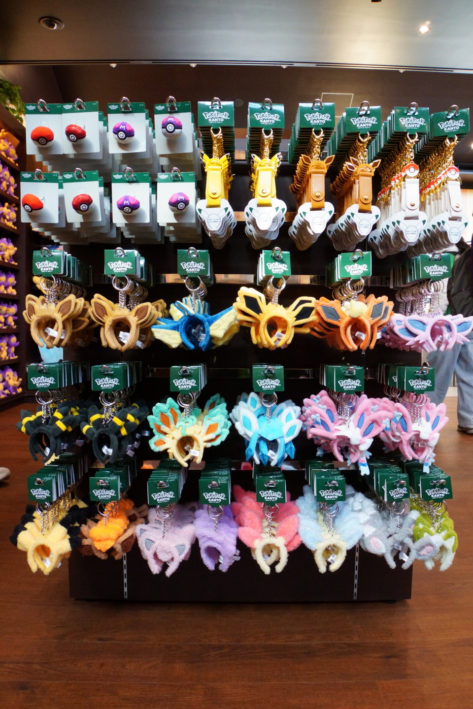 カチューシャなどポケパーク カントー限定グッズが勢ぞろい