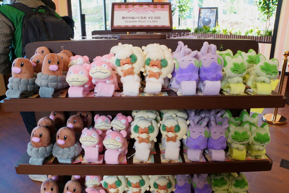 カチューシャなどポケパーク カントー限定グッズが勢ぞろい
