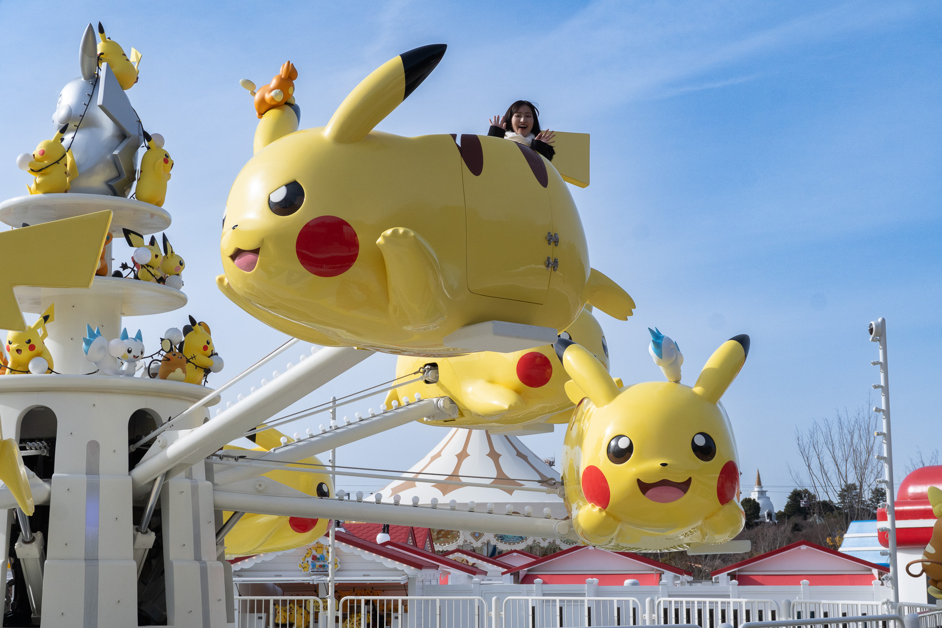 30匹を超えるでんきタイプのポケモンたちが動かすライド「ピカピカパラダイス」