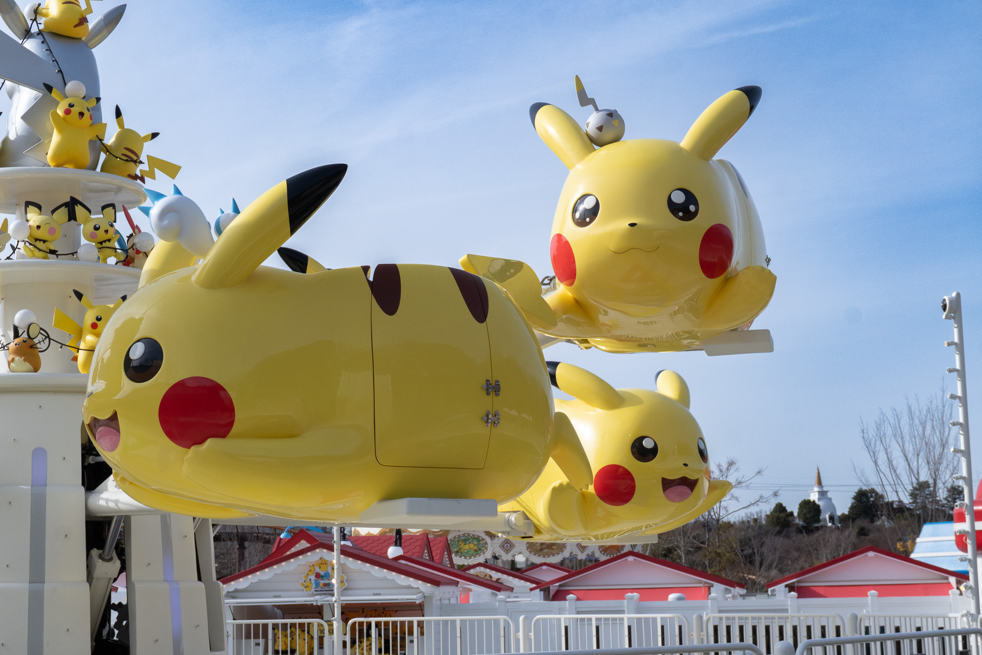 30匹を超えるでんきタイプのポケモンたちが動かすライド「ピカピカパラダイス」