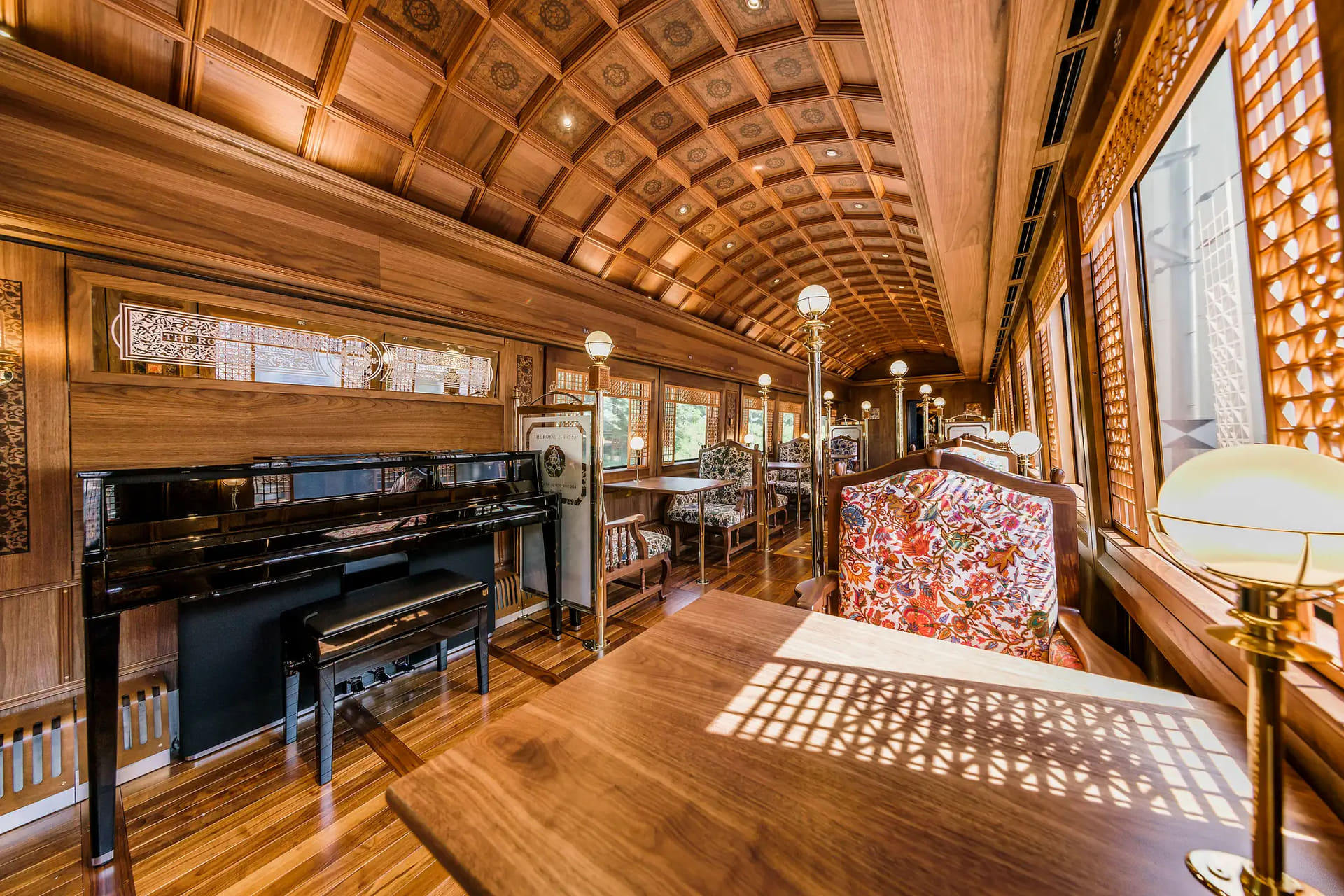 「THE ROYAL EXPRESS」車内