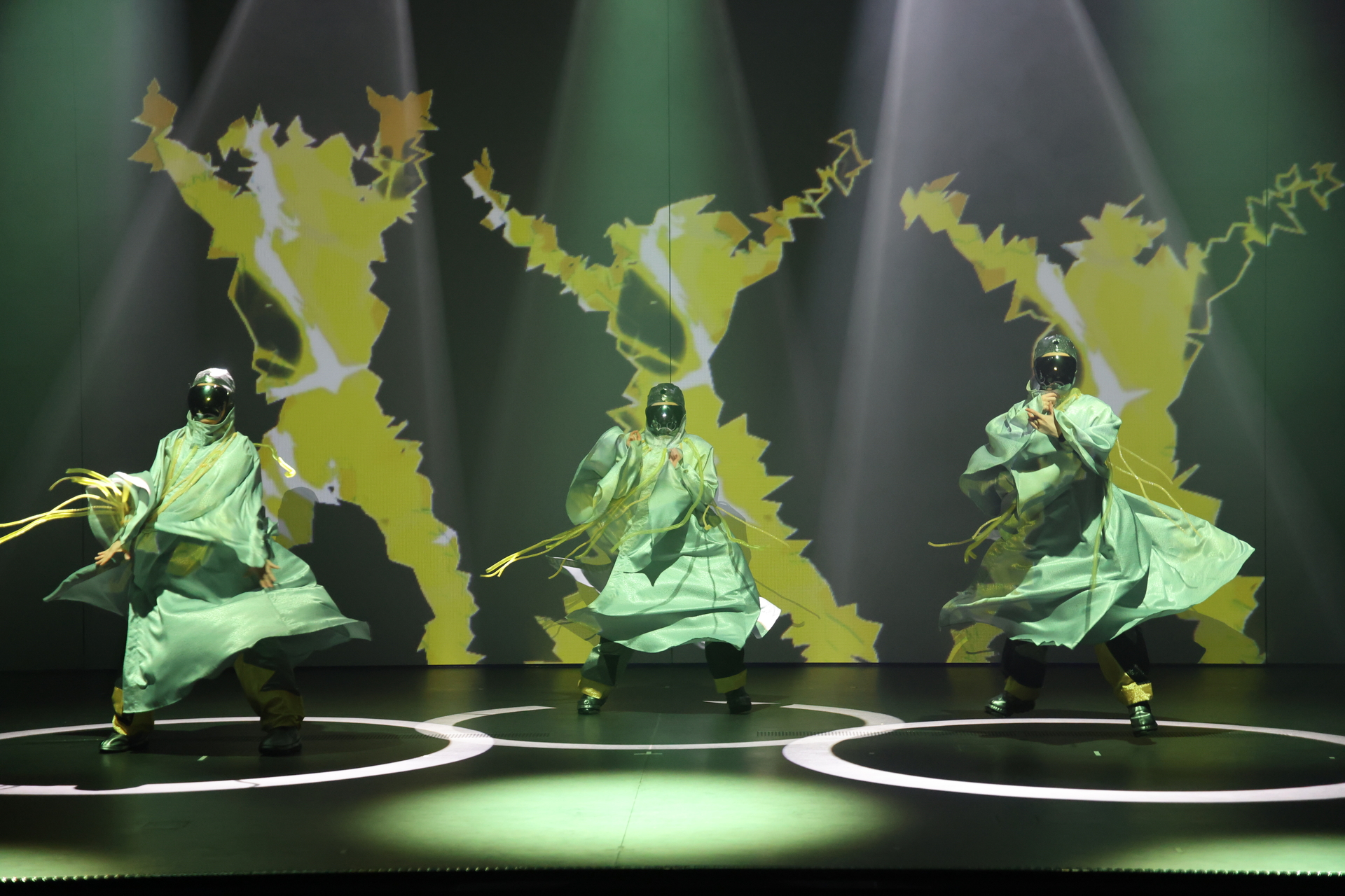 Beyond the Pikachu's dancing, pay close attention to their varied expressions and acting. Photo by Takayuki Maekawa (Courtesy of PokéPark KANTO).
