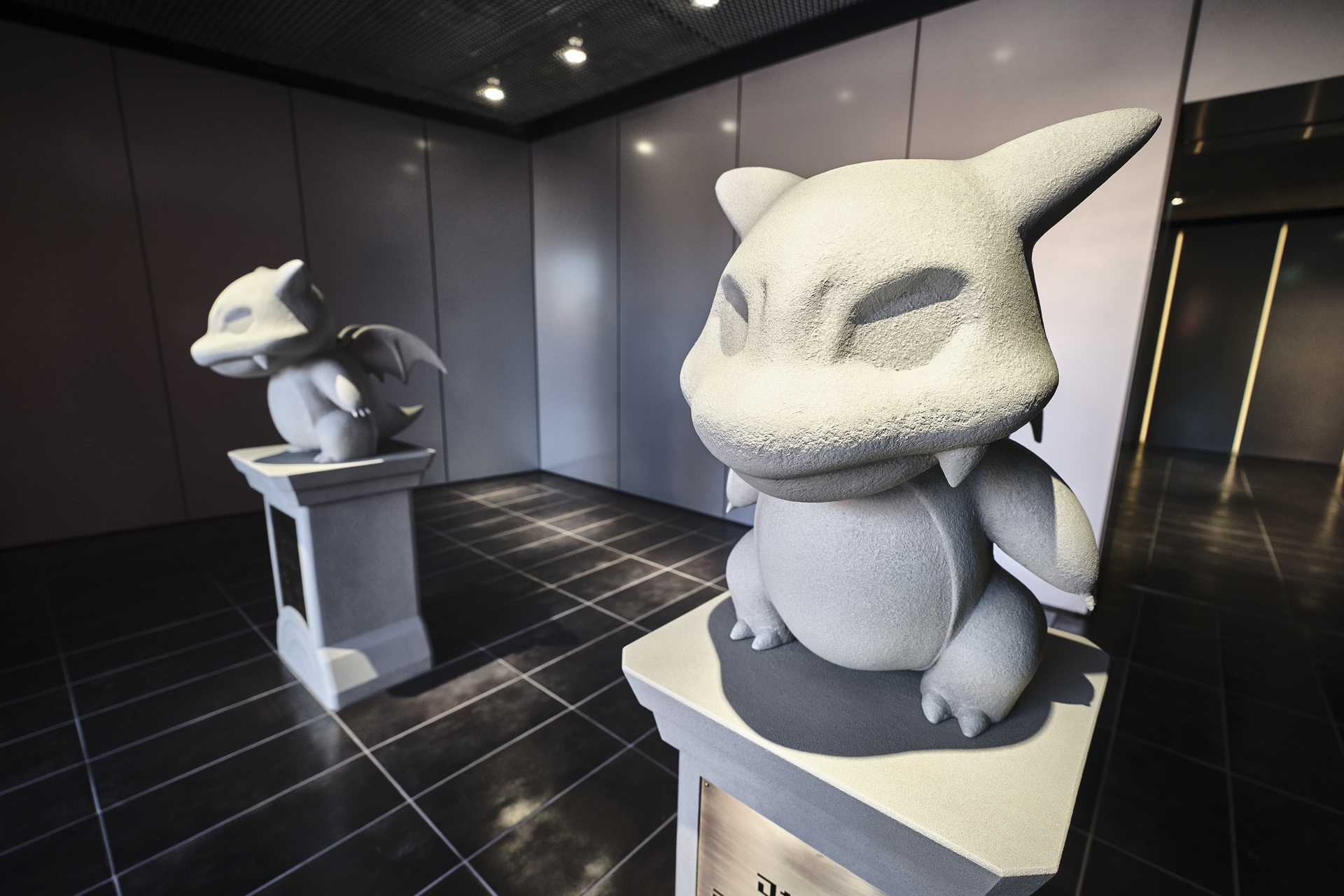 Views of the foyer and the area around the stage. Photo by Takayuki Maekawa (Courtesy of PokéPark KANTO).