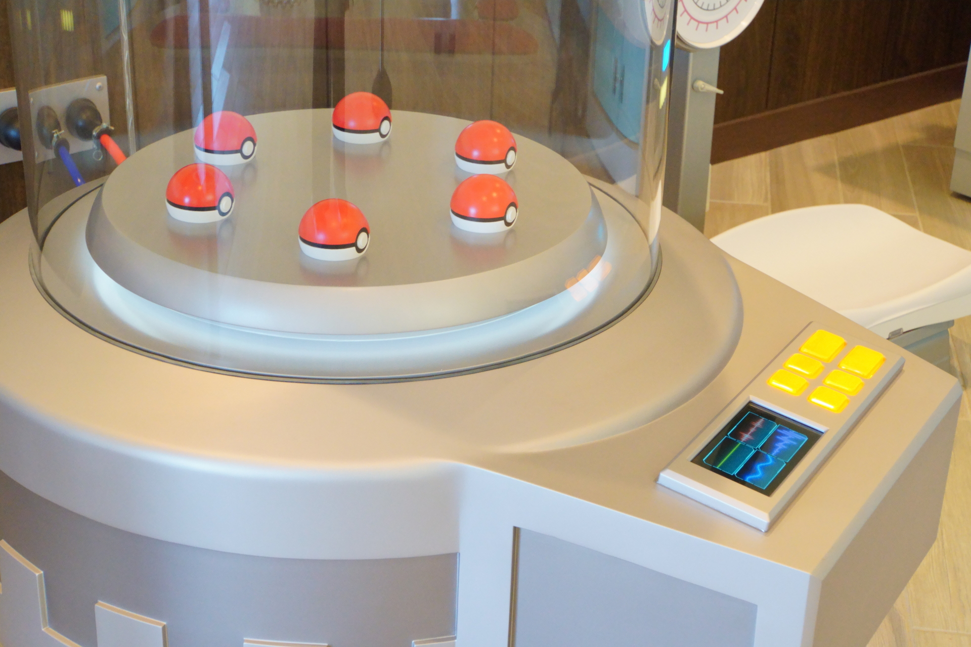 回復マシンはボタンを押すと音が鳴って光る（研究員のみが操作できる）