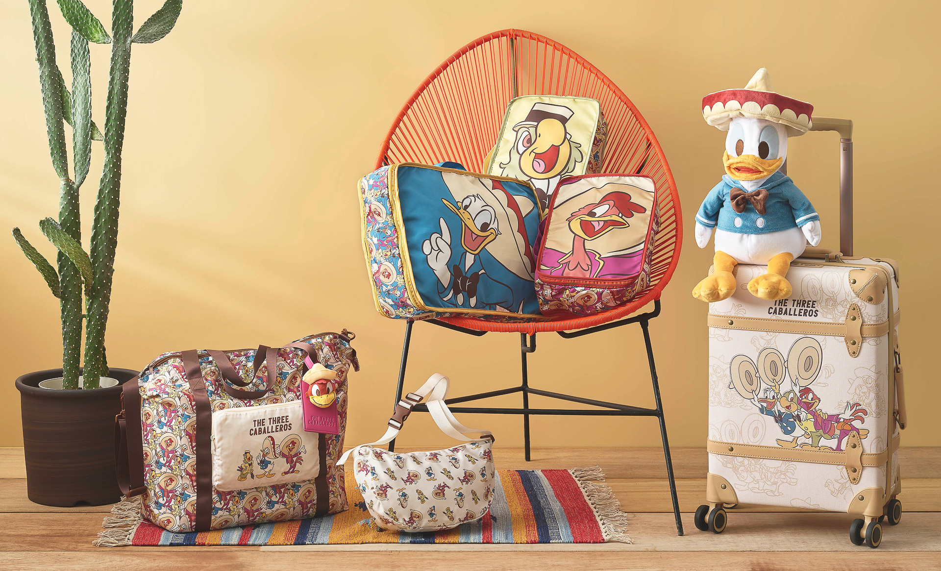 ディズニーストアが「三人の騎士」でデザインのトラベルコレクションを発売