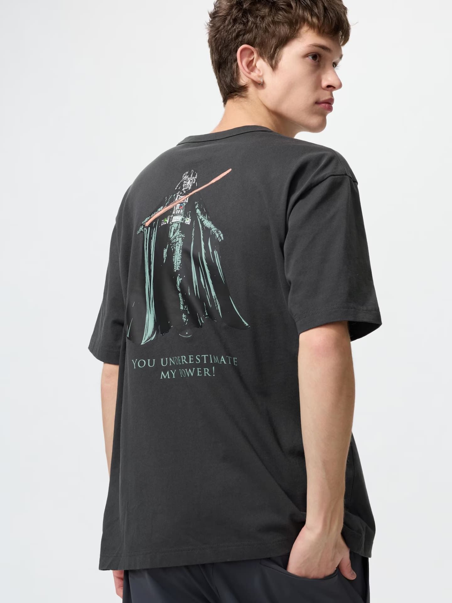 ダース・ベイダー（メンズ）。前面はスター・ウォーズのロゴ