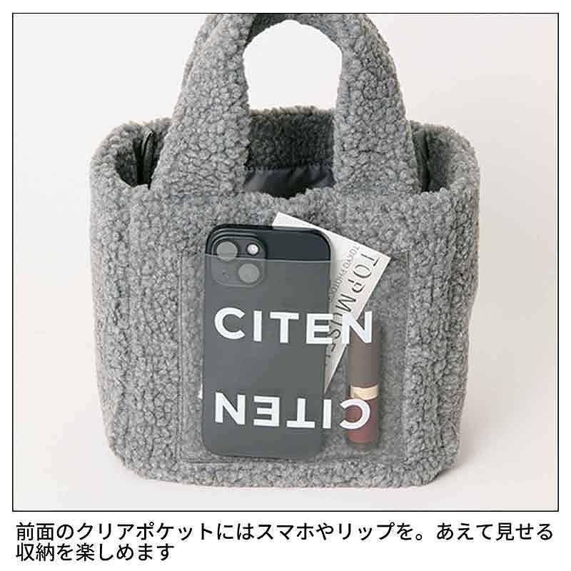 おしゃれな使用例。クリアポケットで小物を“見せる収納”が今っぽい