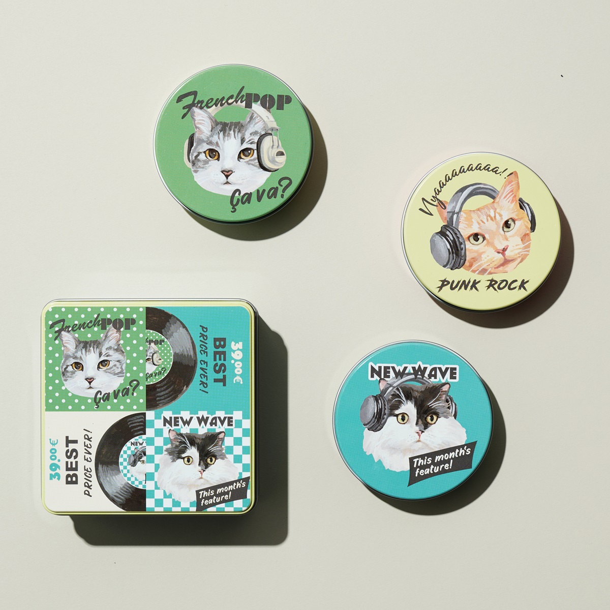 クッキー缶（2376円）、TEA缶（各972円）