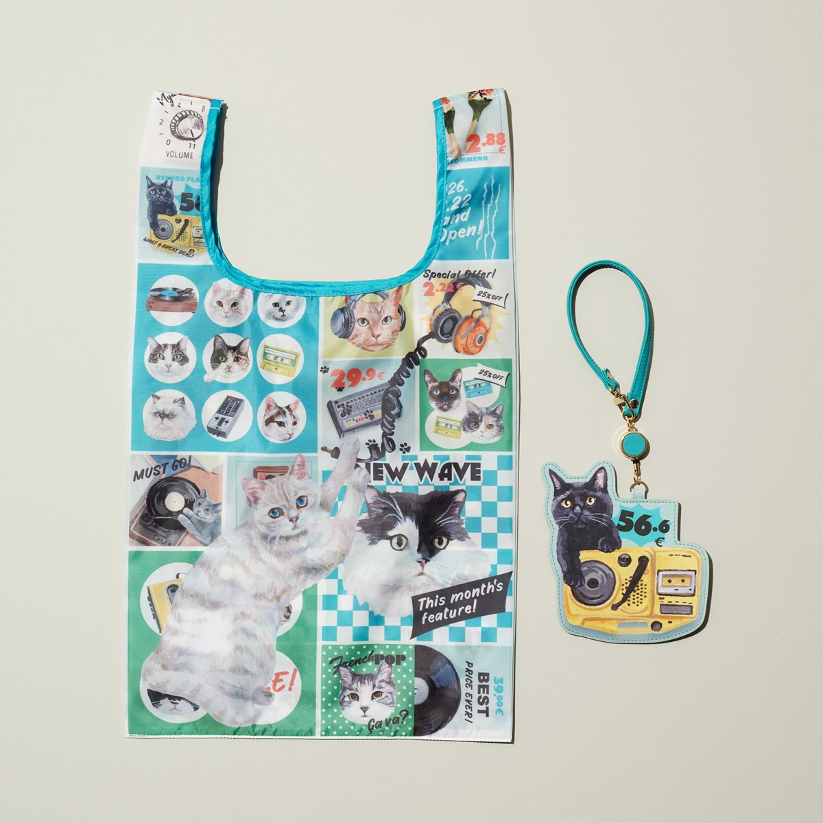 ショッピングバッグM（2200円）、リール付きパスケース（2640円）