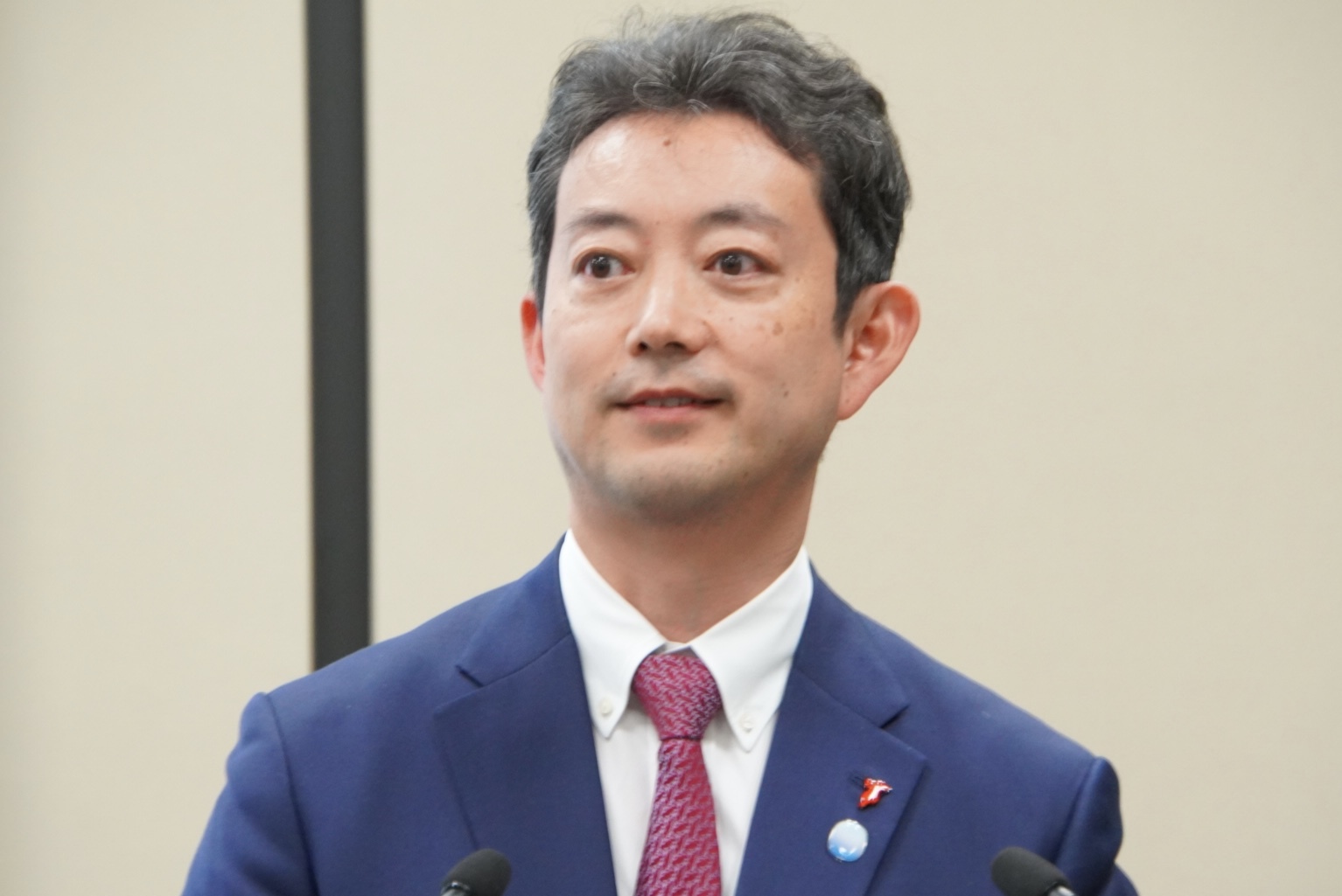 名称を発表した千葉県知事の熊谷俊人氏
