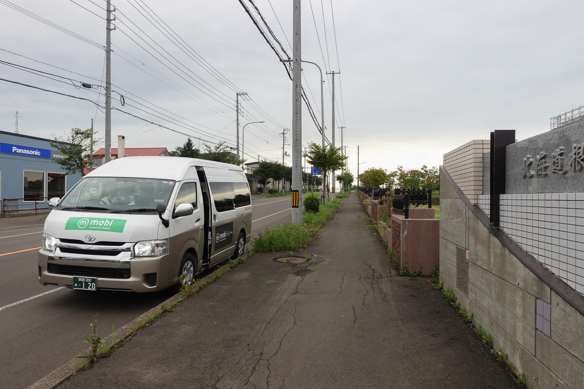 WILLERが運行する「mobi」車両。北海道根室市にて