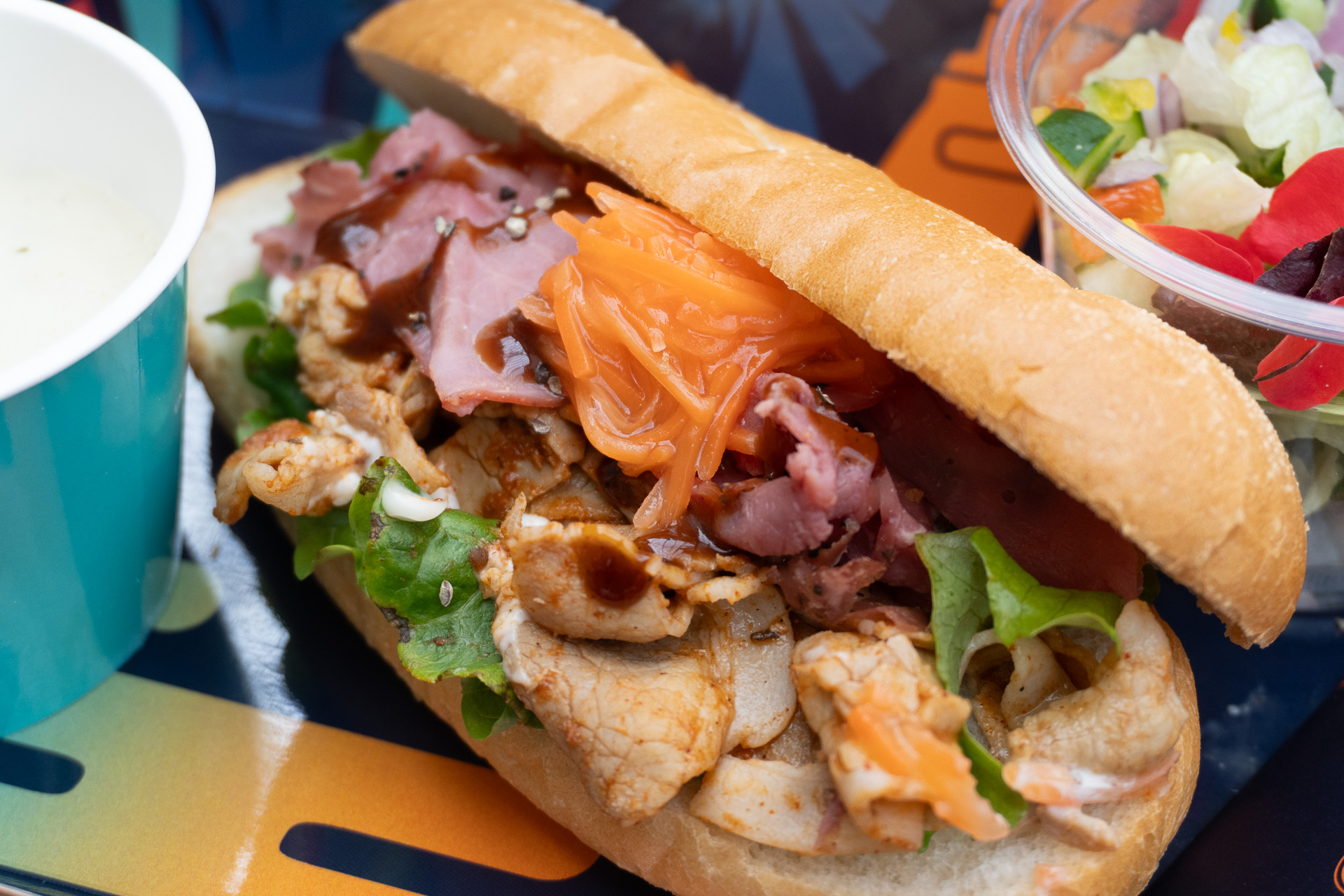 The "Jujutsu High First-Years' Sandwich Set" (2,100 yen), inspired by Tokyo Jujutsu High students Itadori, Fushiguro, and Kugisaki.