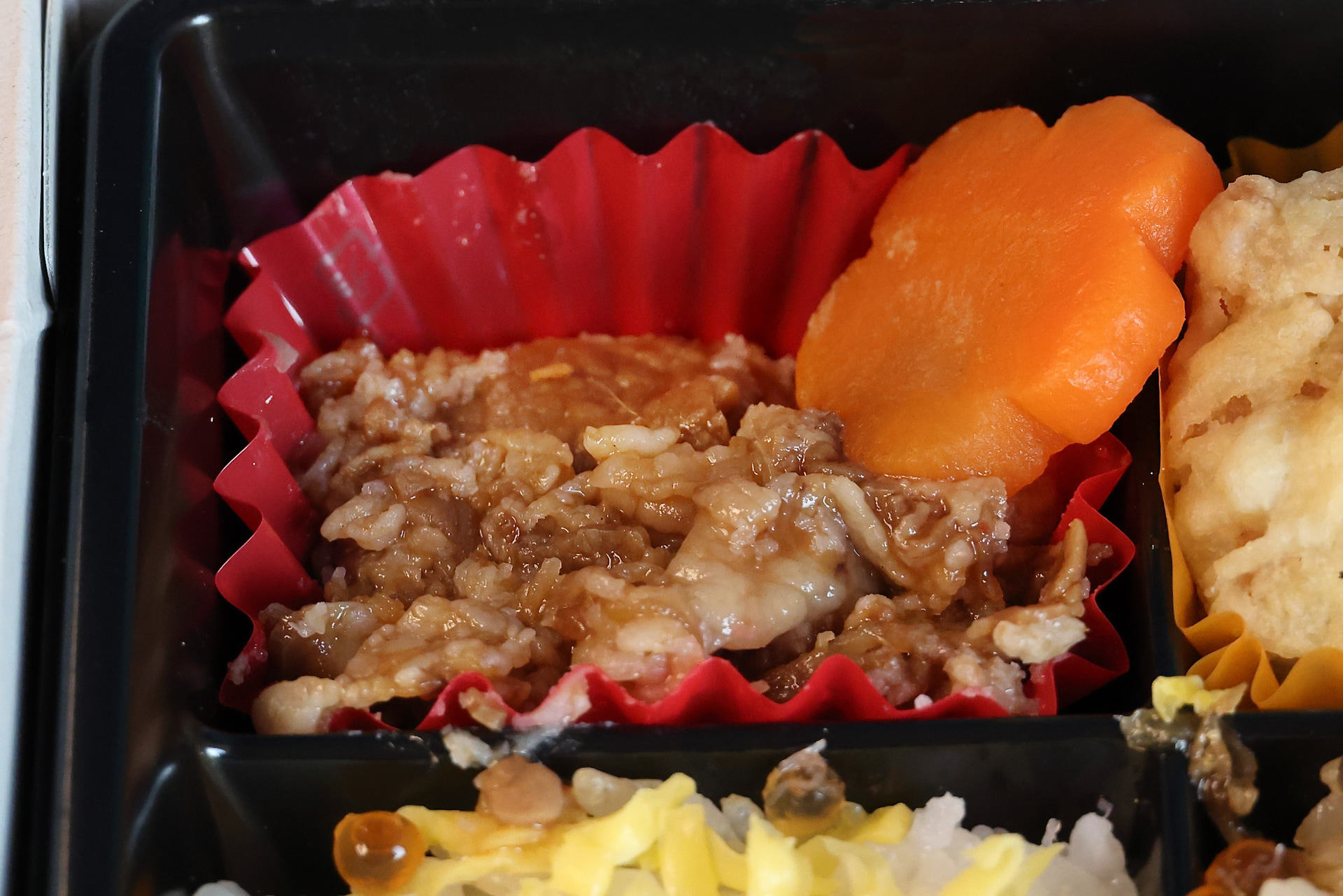 甘い牛肉のしぐれ煮＋甘さを抑えたにんじん煮