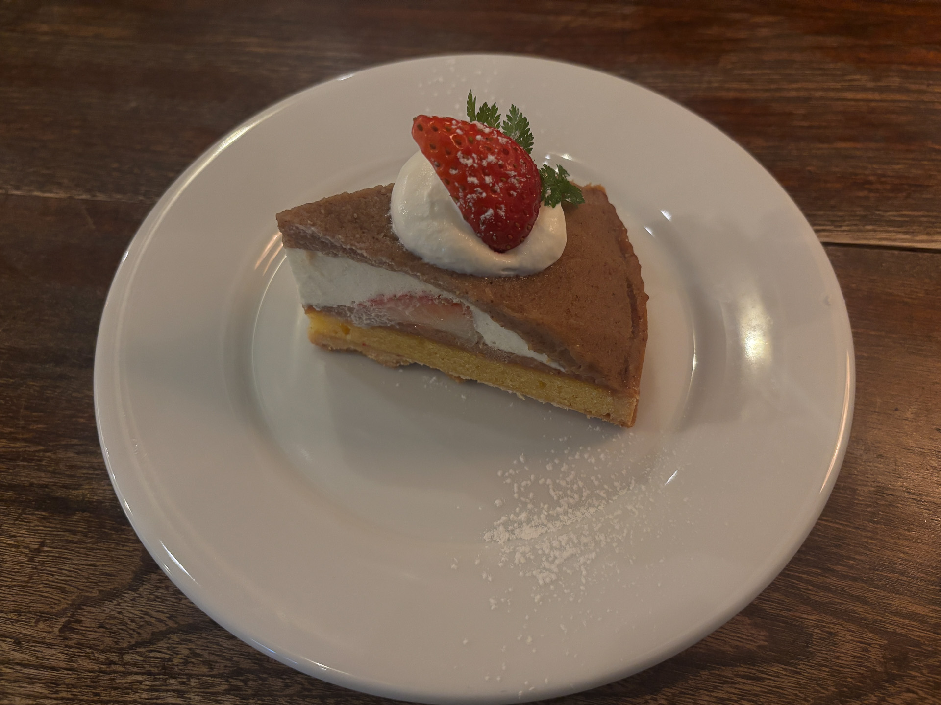 モンブランとイチゴのタルト