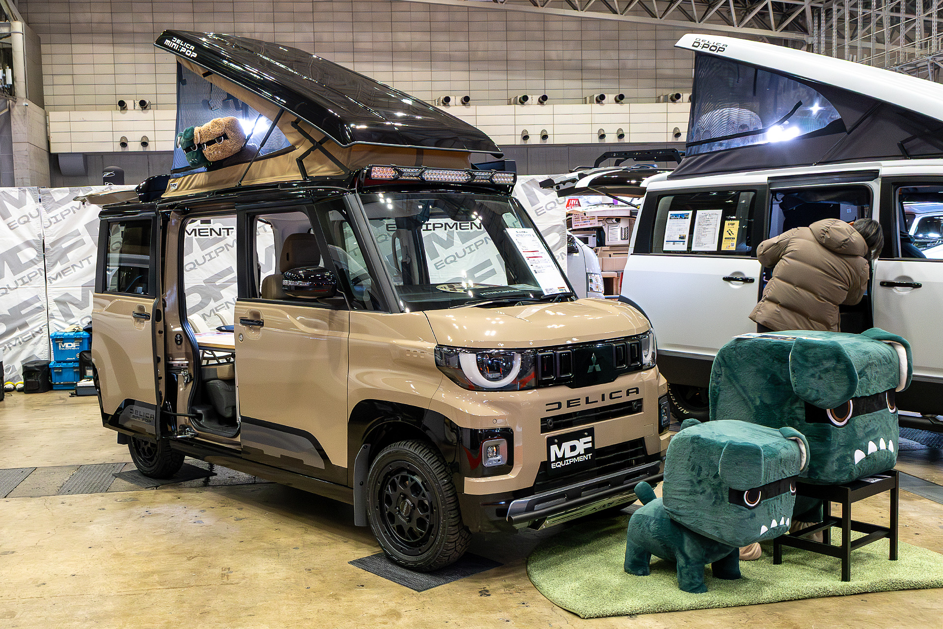 新型デリカミニのポップアップルーフ仕様の試作車も展示していた。こちらはまだ販売のめどが立っていないそうだ
