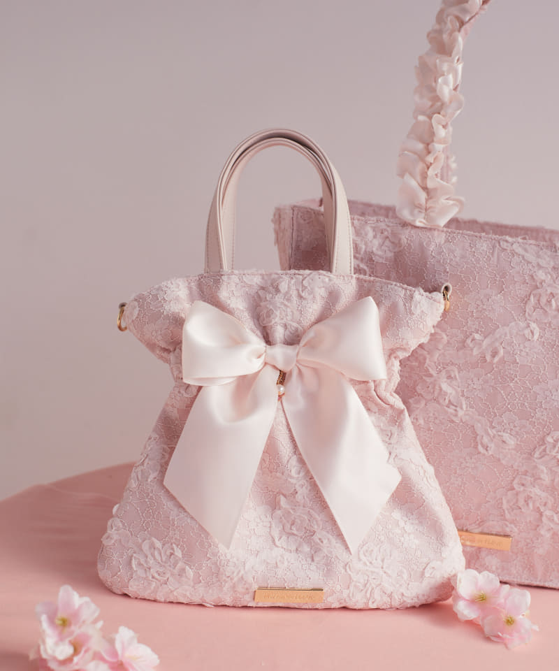Maison de FLEUR、桜トートバッグ＆ポーチ。刺繍レースと揺れる