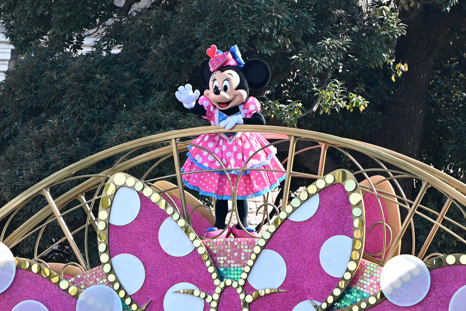「ミニー＠ファンダーランド」は期間限定のパレードで1日1回公演だ