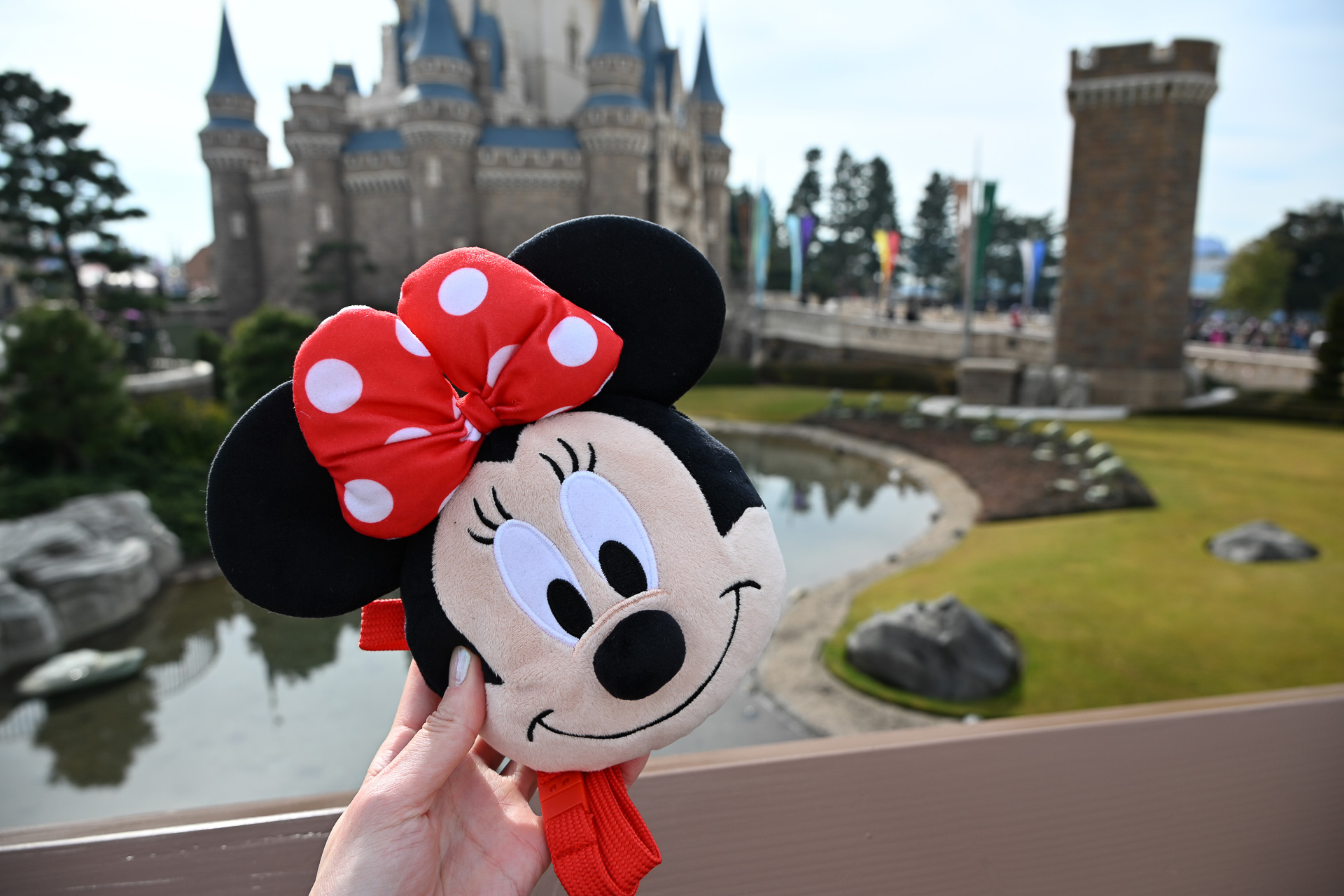 定番のショルダーバッグ（1900円）はお揃いでも他キャラクターにしても意外と統一感が出せるのだ