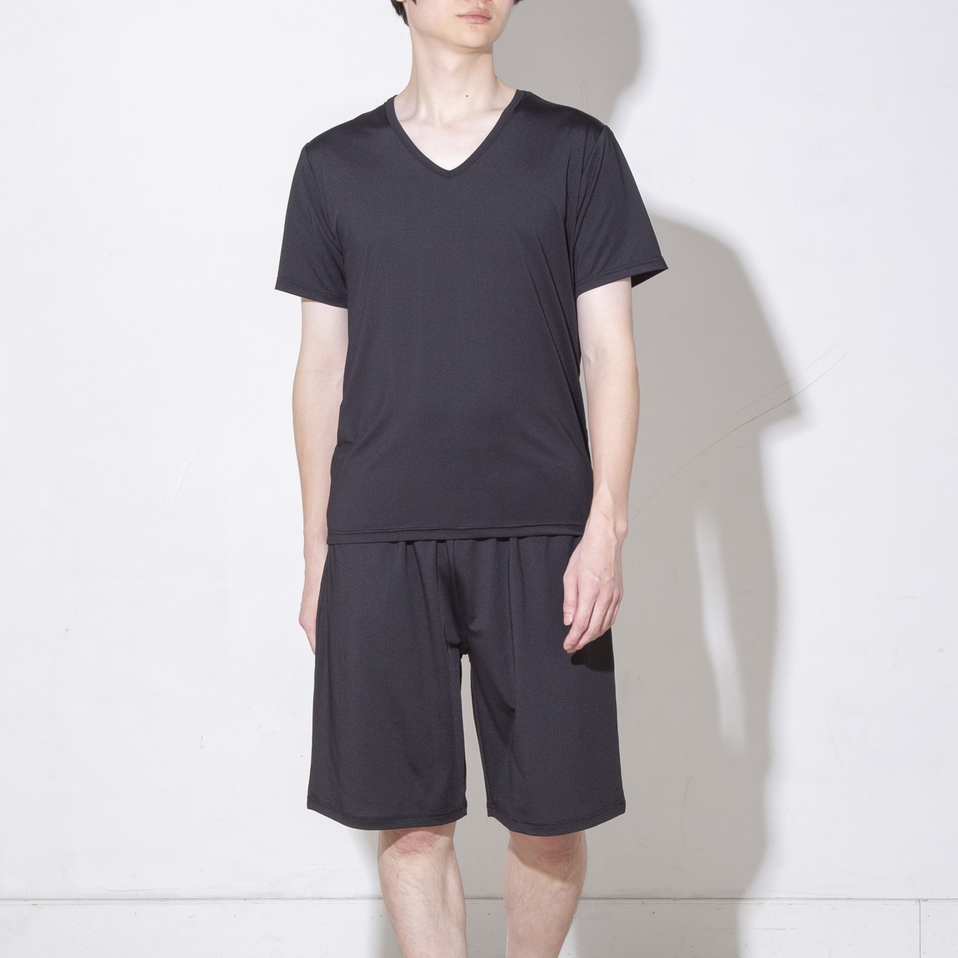 MENS 着るだけで疲労回復リカバリーウェア VネックTシャツ（1490円）