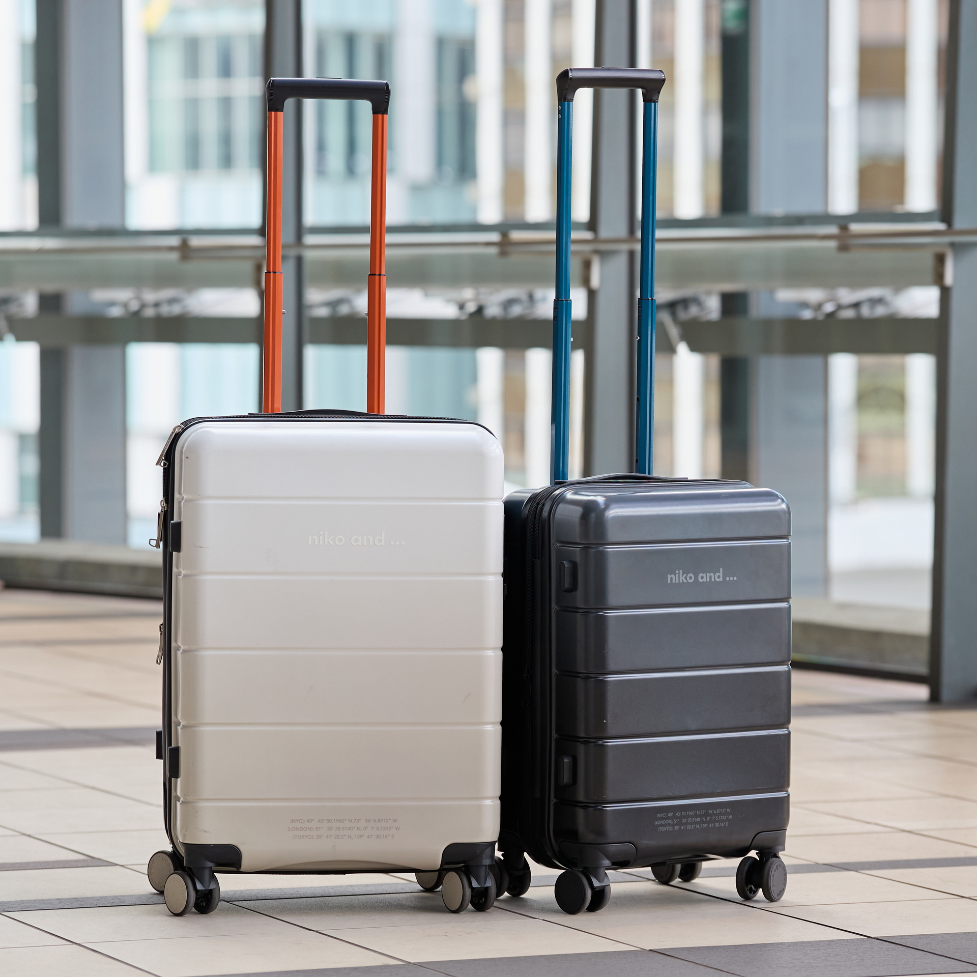 ニコロゴキャリーケースS/M（1万4300円/1万7600円）