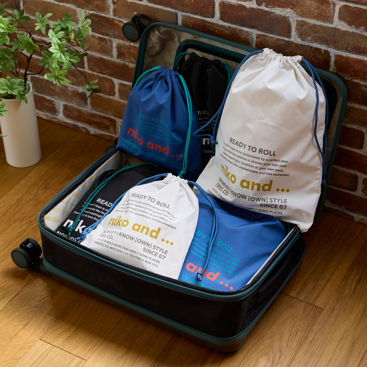 ニコロゴトラベル巾着S/M（660円/880円）