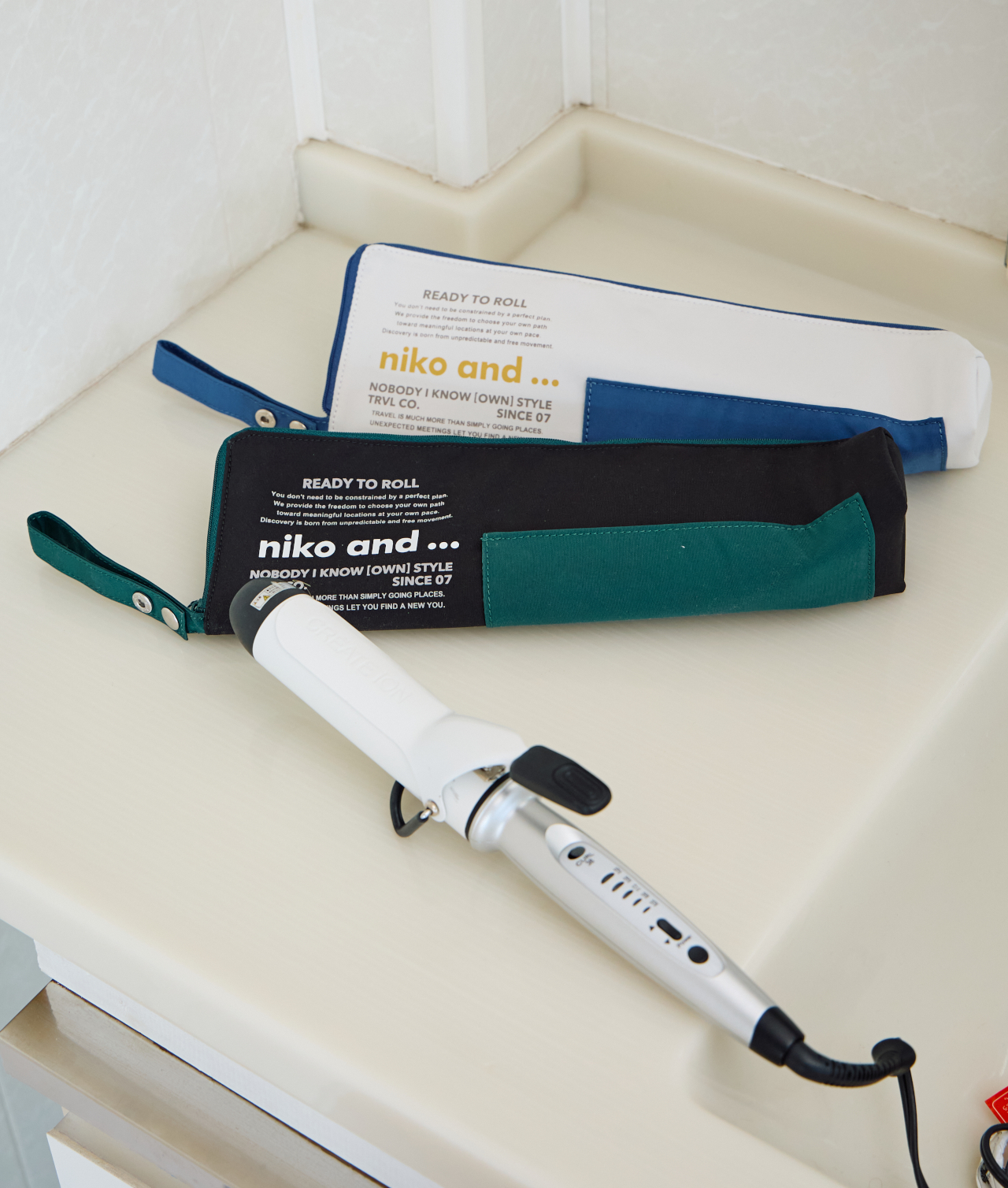 ニコロゴヘアアイロンポーチ（1980円）