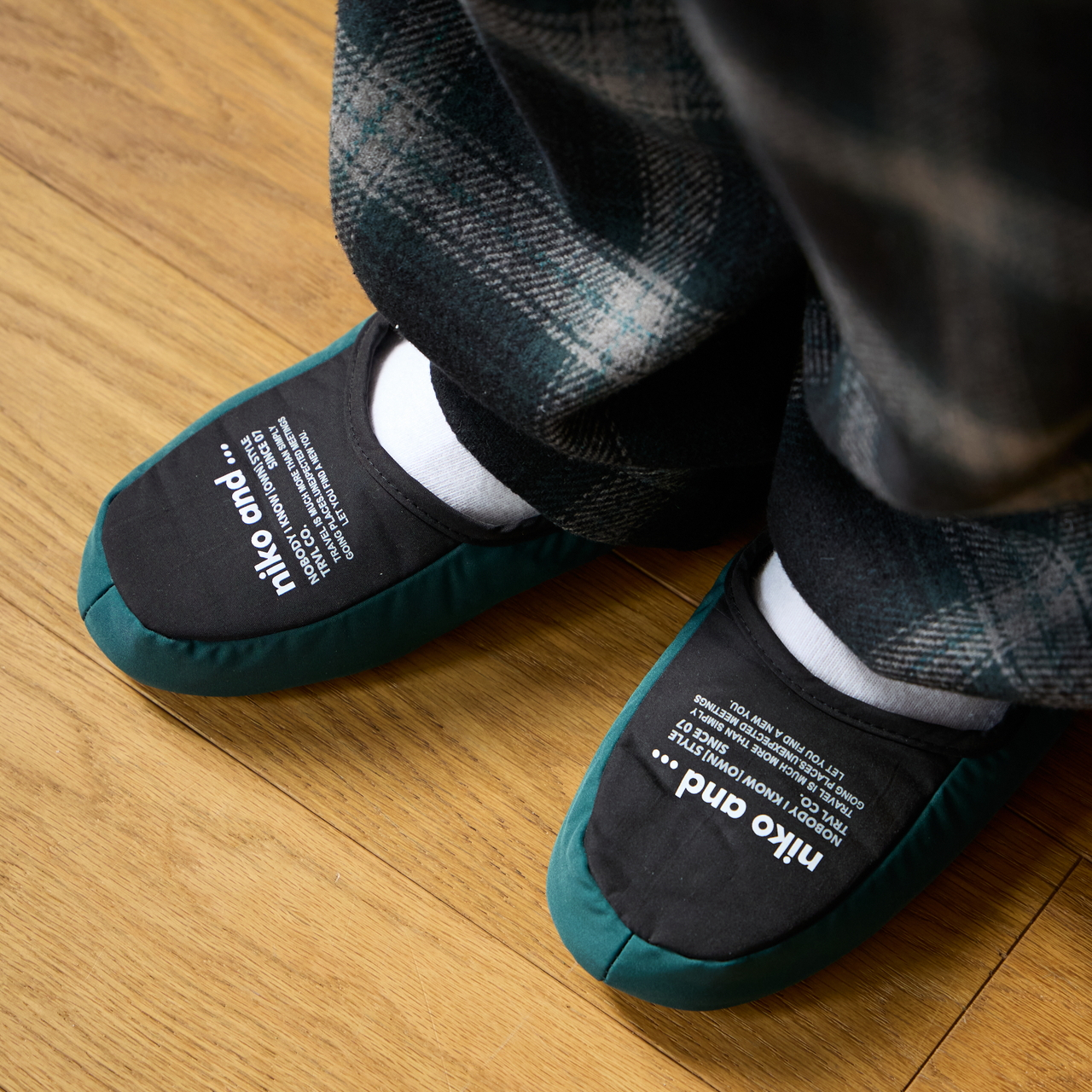 ニコロゴポータブルスリッパ（1980円）