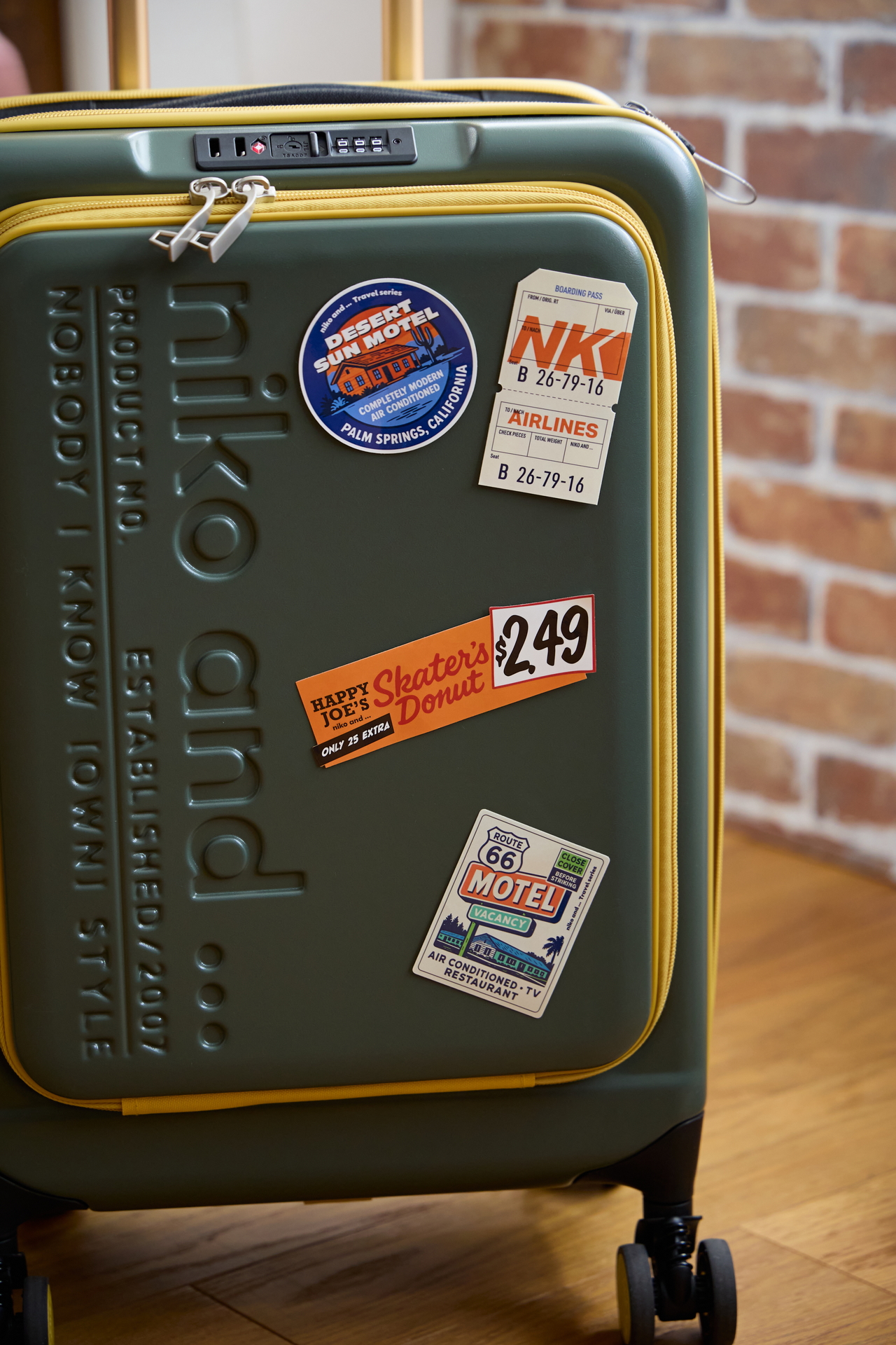 トラベルモチーフステッカー（275円）