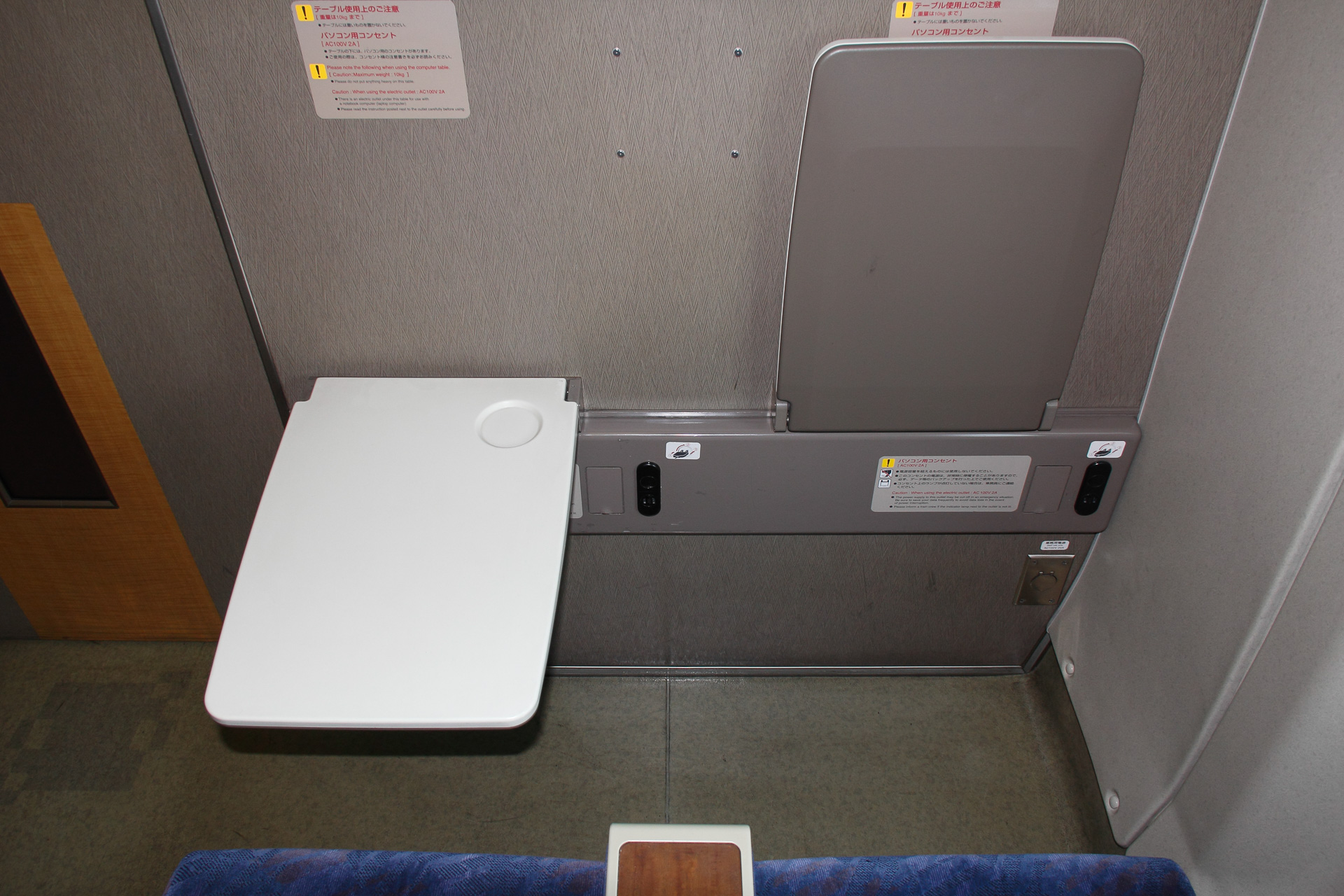 車端の席にだけ大型テーブルと電源コンセントを設けるスタイルはかなり広まっているが、その嚆矢がJR西日本の「ひかりレールスター」こと700系7000番台