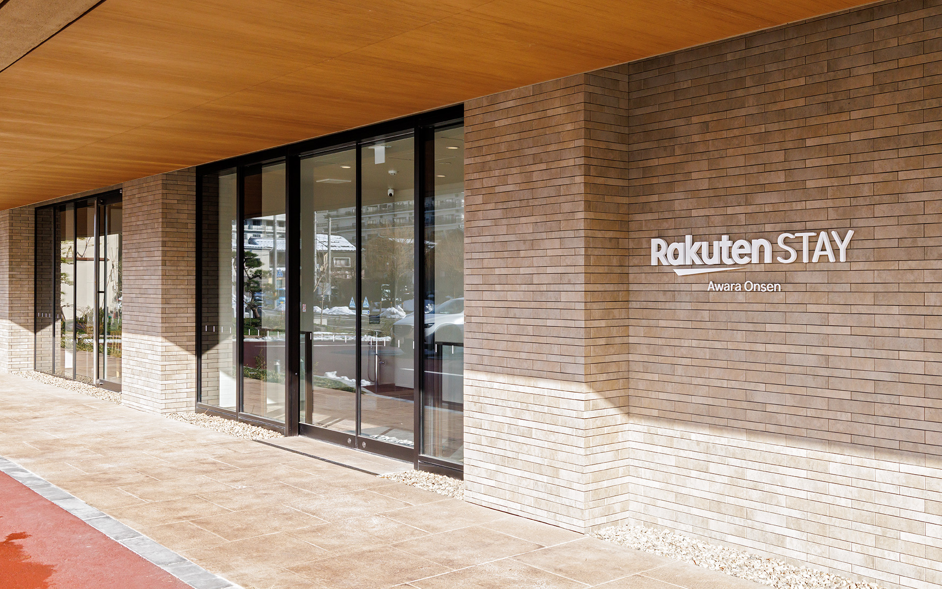 派手な看板などのないシンプルな設え