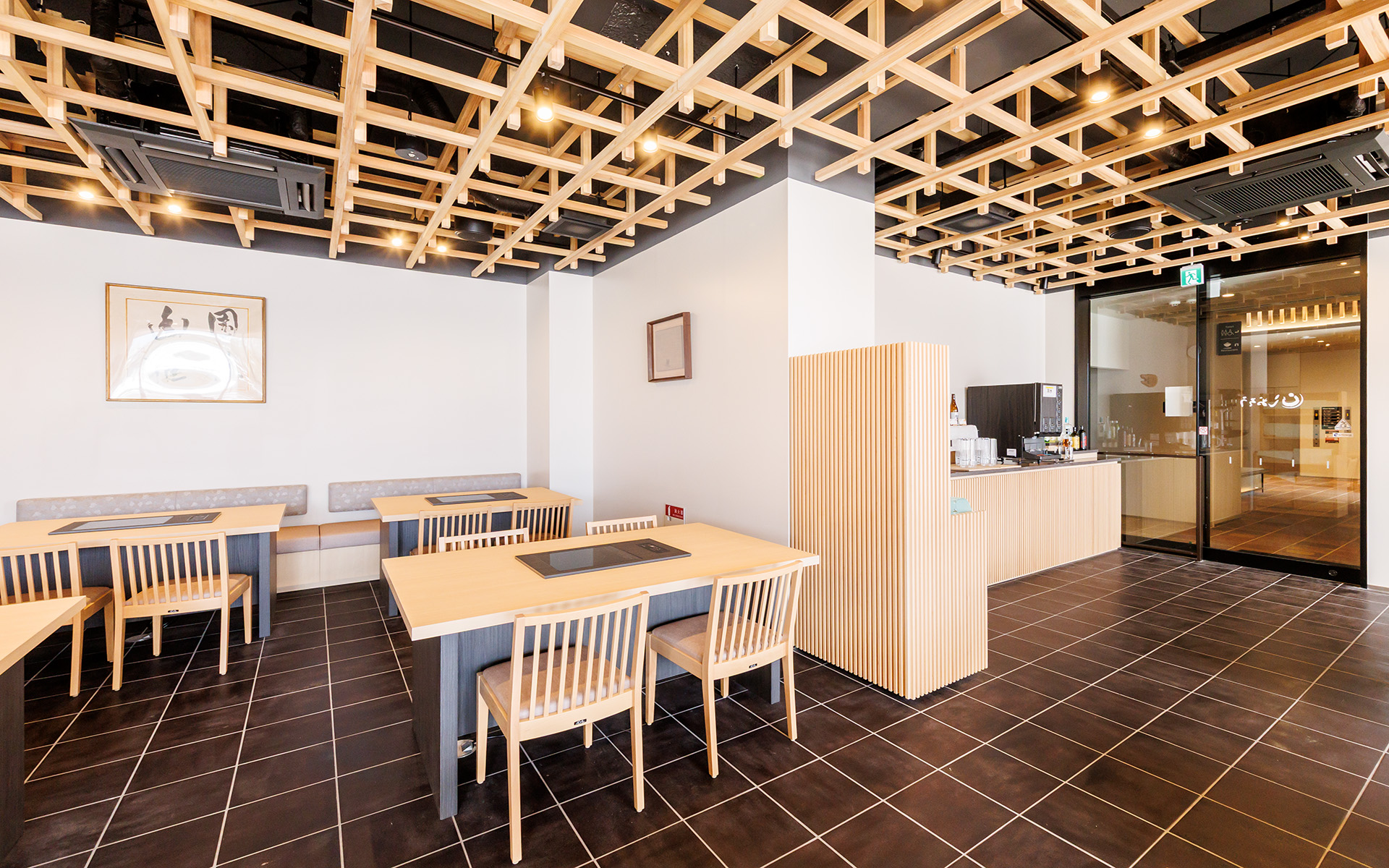 1階には宿泊者専用のレストランがある