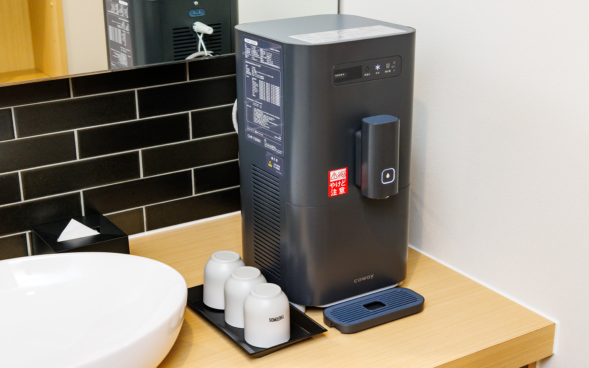サウナ後に冷えた水をグイっとイケるウォーターサーバー