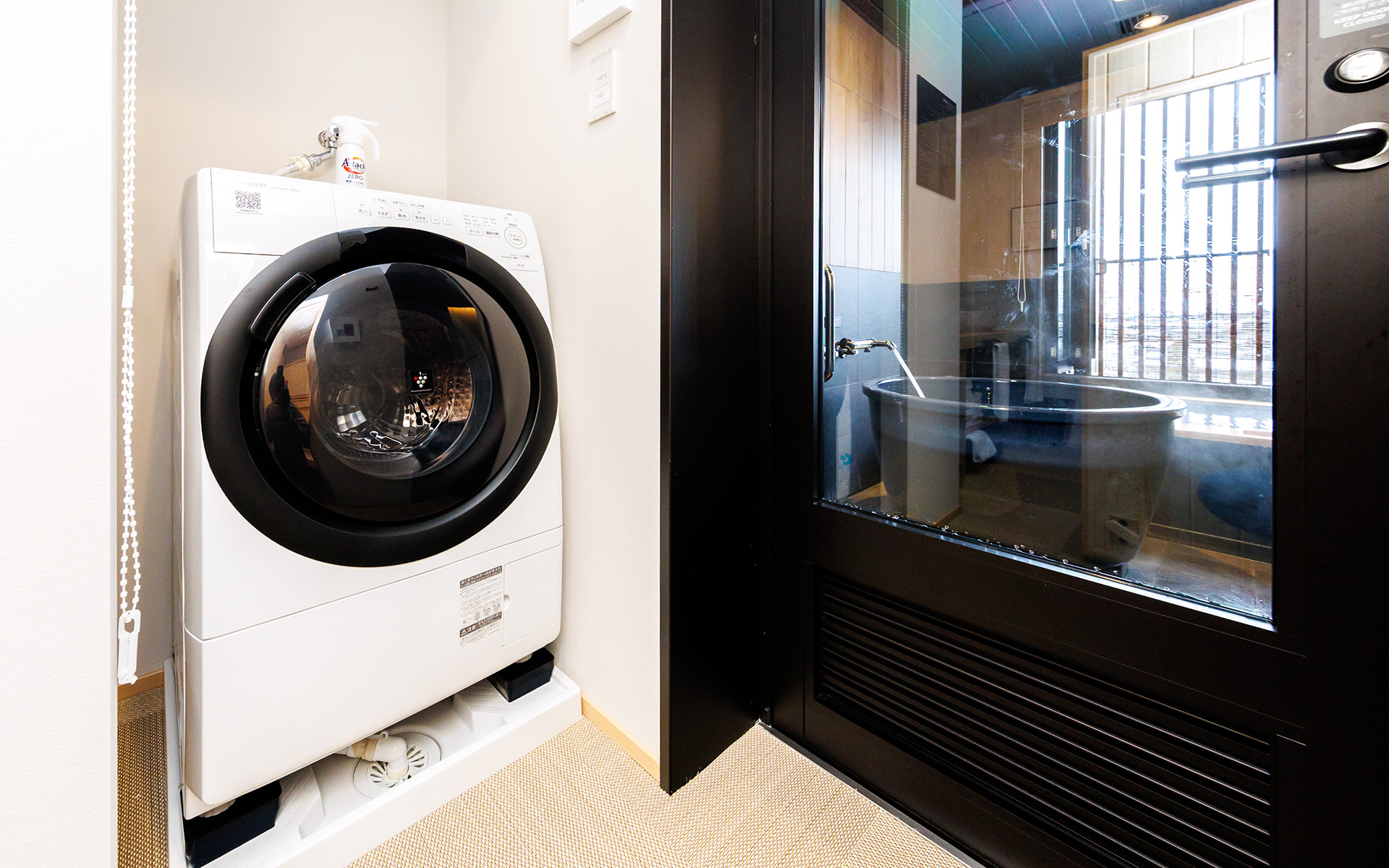 ドラム型の洗濯乾燥機を用意している